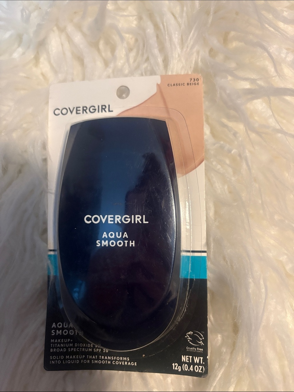 COVERGIRL Aqua Smooth Compact in Classic Beige with Navy Case